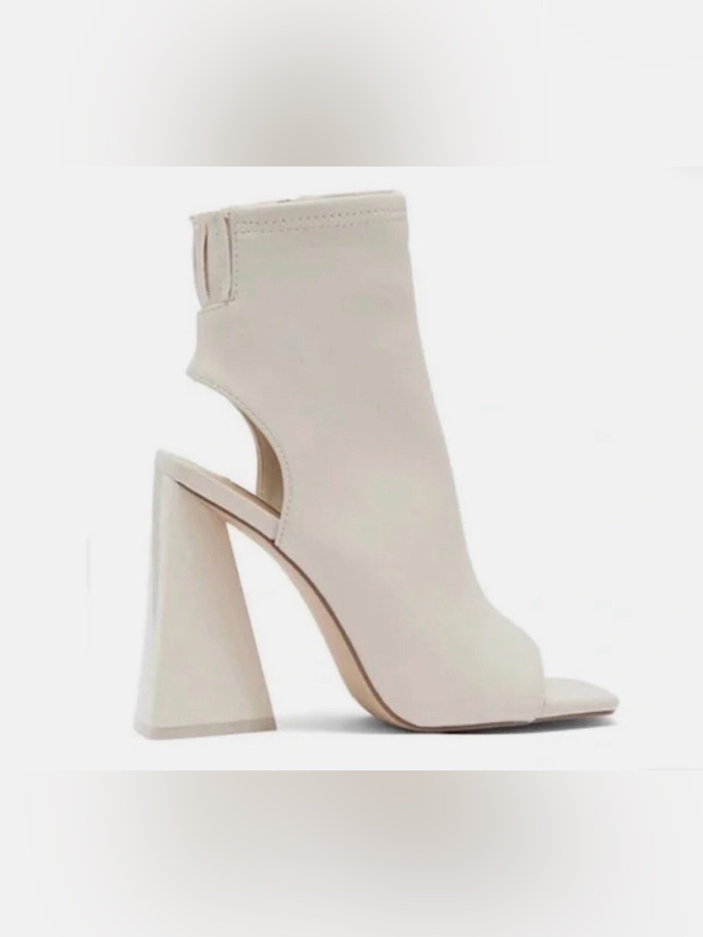 Steve Madden, Safia Cut Out Bootie Open Toe. Size 9